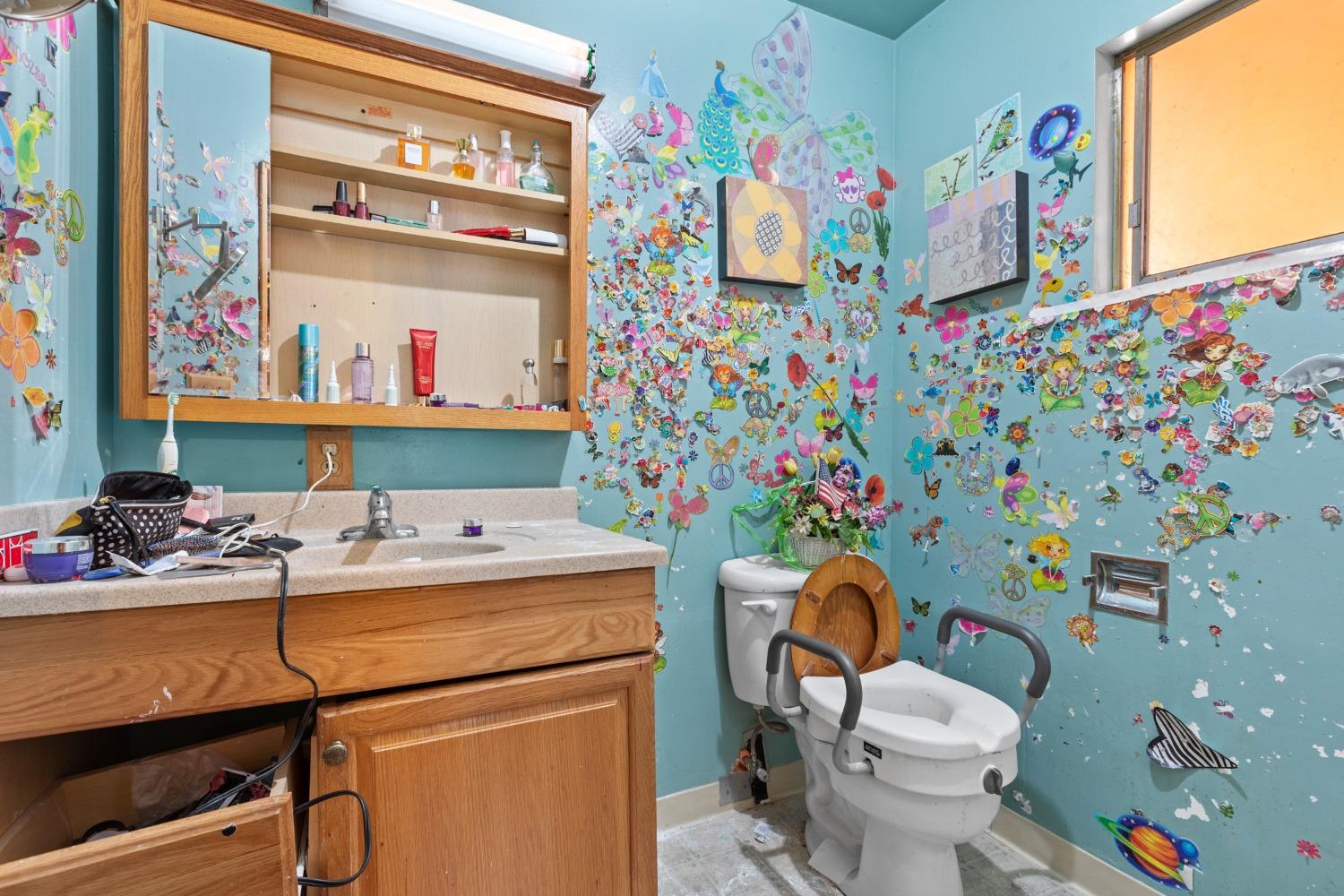 Detail Gallery Image 16 of 22 For 6228 2nd Ave, Sacramento,  CA 95817 - 3 Beds | 2 Baths