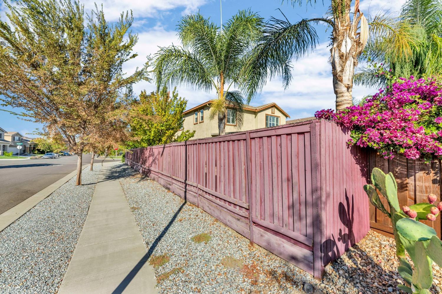 Detail Gallery Image 17 of 67 For 2733 Blue Rock St, West Sacramento,  CA 95691 - 5 Beds | 4/1 Baths