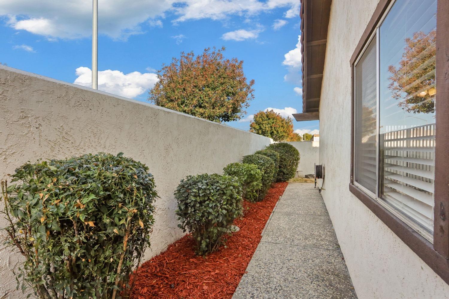 Detail Gallery Image 5 of 35 For 196 E Grant Line Rd, Tracy,  CA 95376 - 2 Beds | 1 Baths