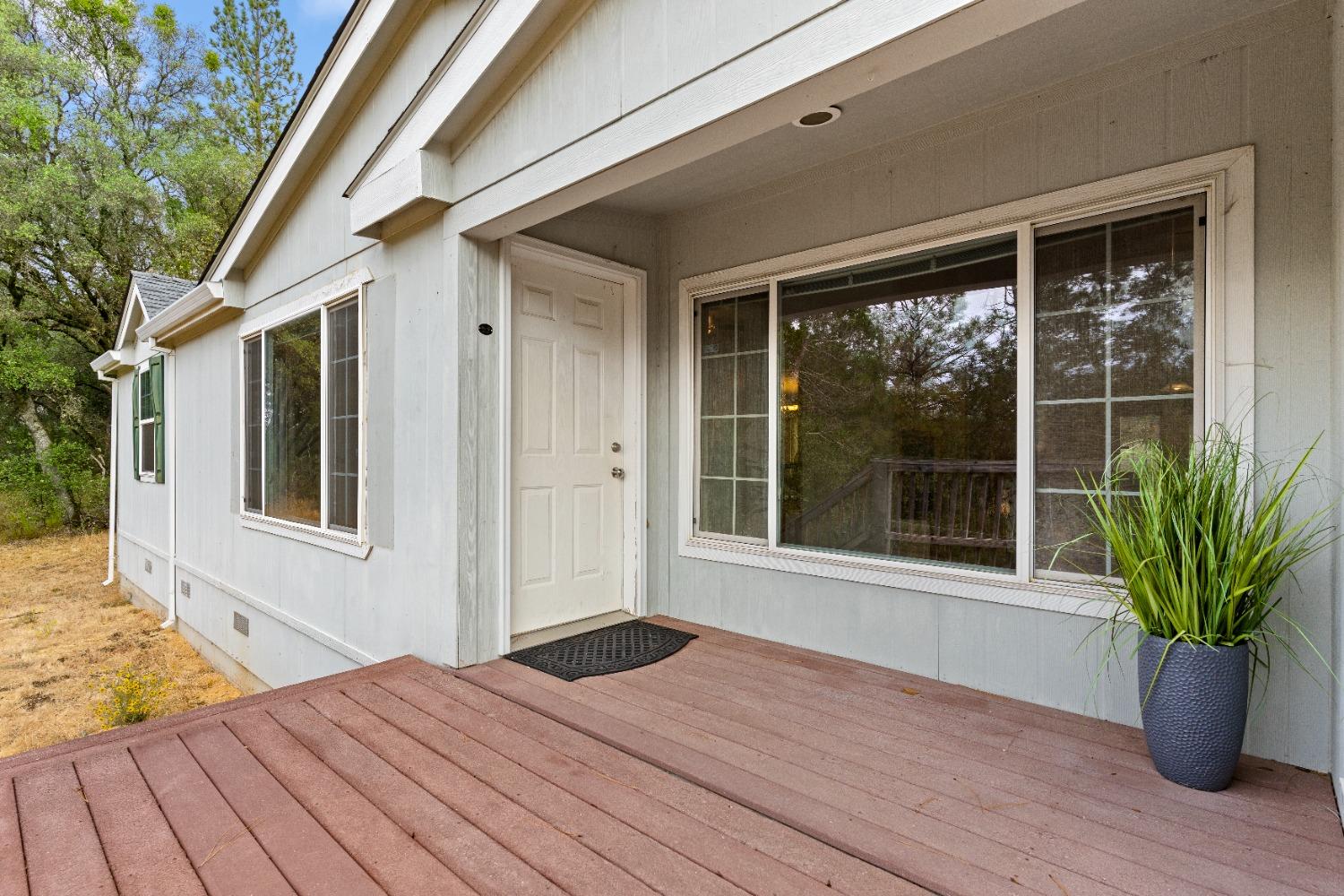 Detail Gallery Image 2 of 44 For 12696 Newtown Rd, Nevada City,  CA 95959 - 4 Beds | 2/1 Baths