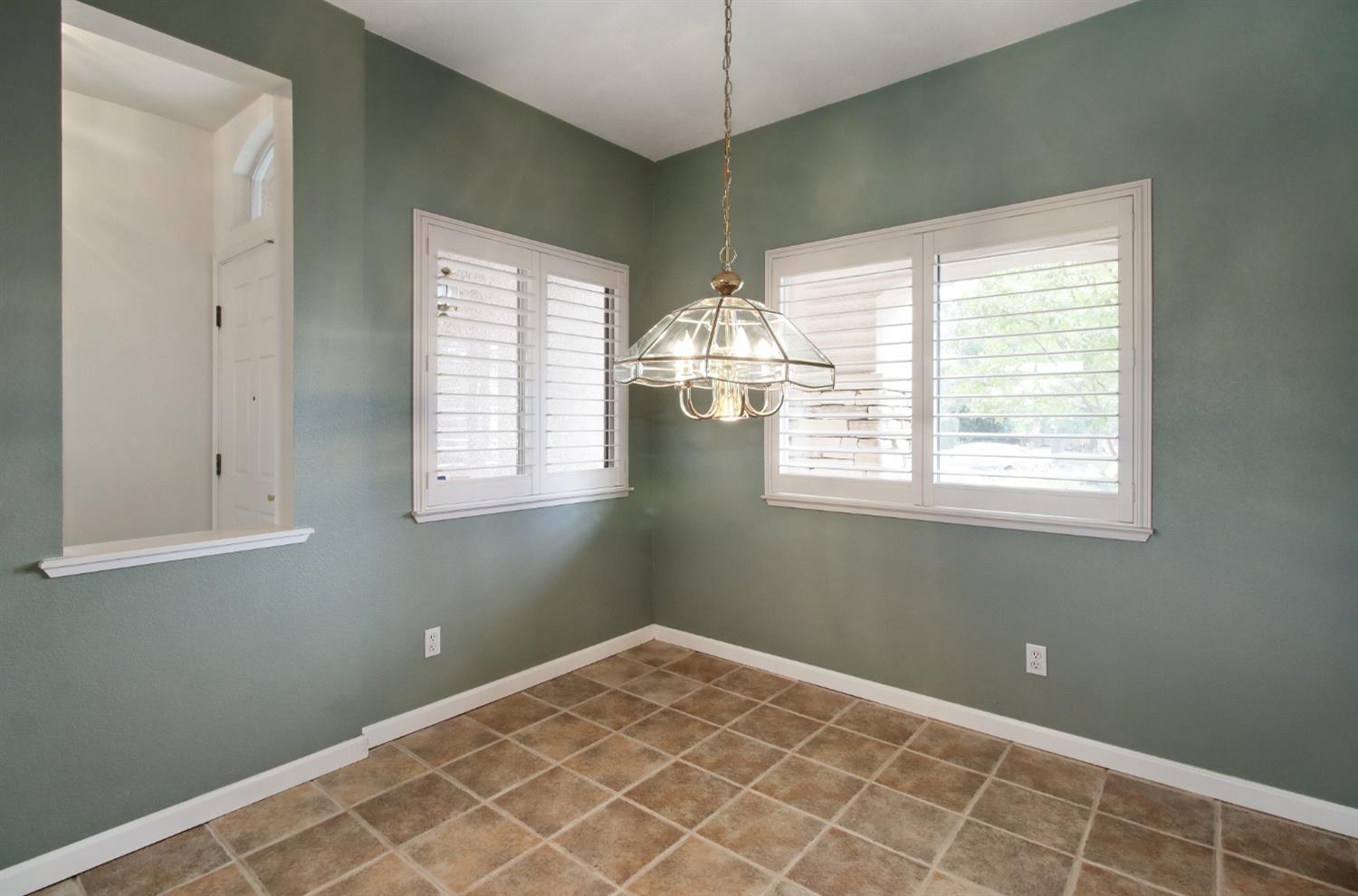 Detail Gallery Image 14 of 44 For 1424 Kerslake Cir, Folsom,  CA 95630 - 3 Beds | 2 Baths