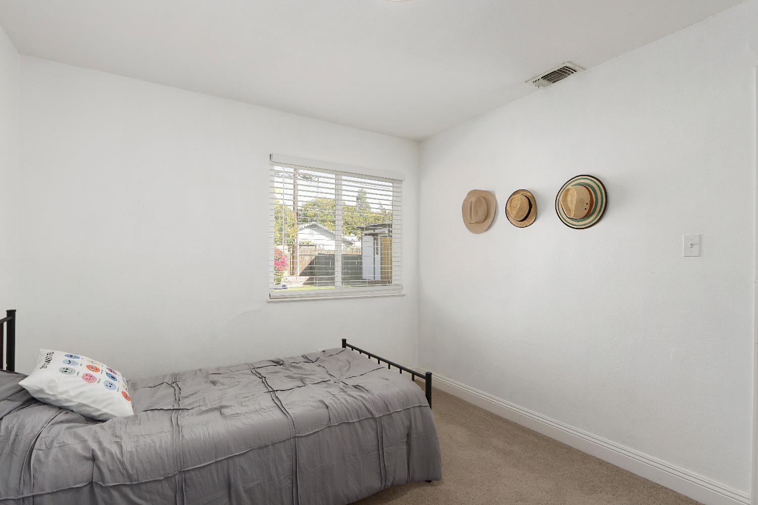 Detail Gallery Image 23 of 32 For 7031 Alcott Dr, Sacramento,  CA 95820 - 2 Beds | 1 Baths