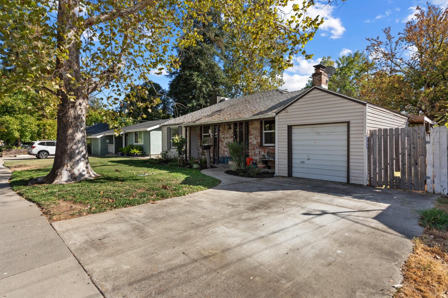 Detail Gallery Image 3 of 22 For 6228 2nd Ave, Sacramento,  CA 95817 - 3 Beds | 2 Baths