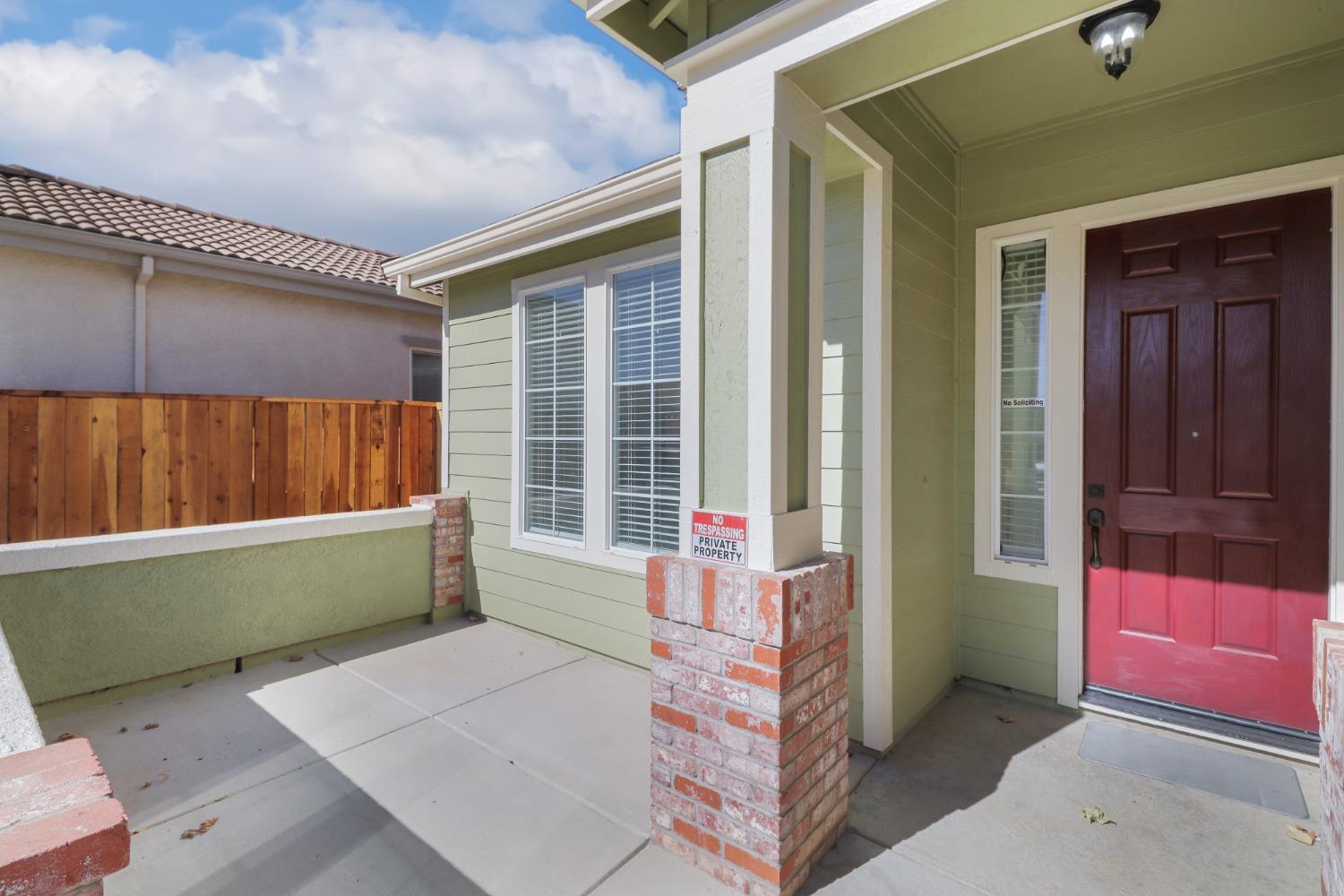 Detail Gallery Image 3 of 49 For 9344 Oreo Ranch Cir, Elk Grove,  CA 95624 - 4 Beds | 2/1 Baths