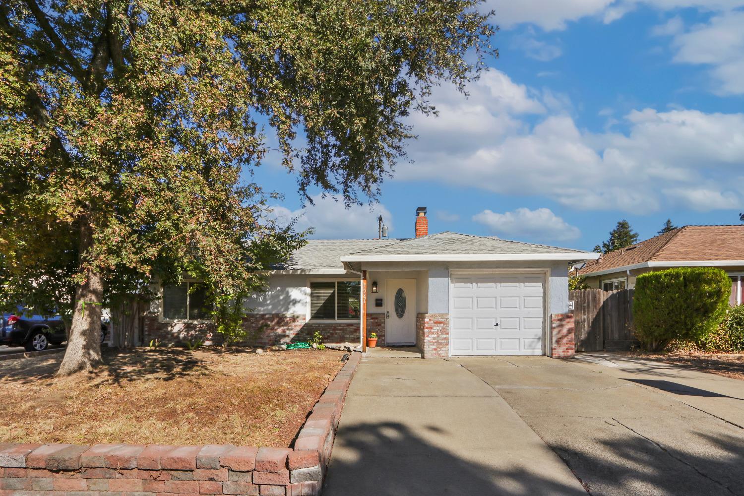 Detail Gallery Image 2 of 32 For 7031 Alcott Dr, Sacramento,  CA 95820 - 2 Beds | 1 Baths