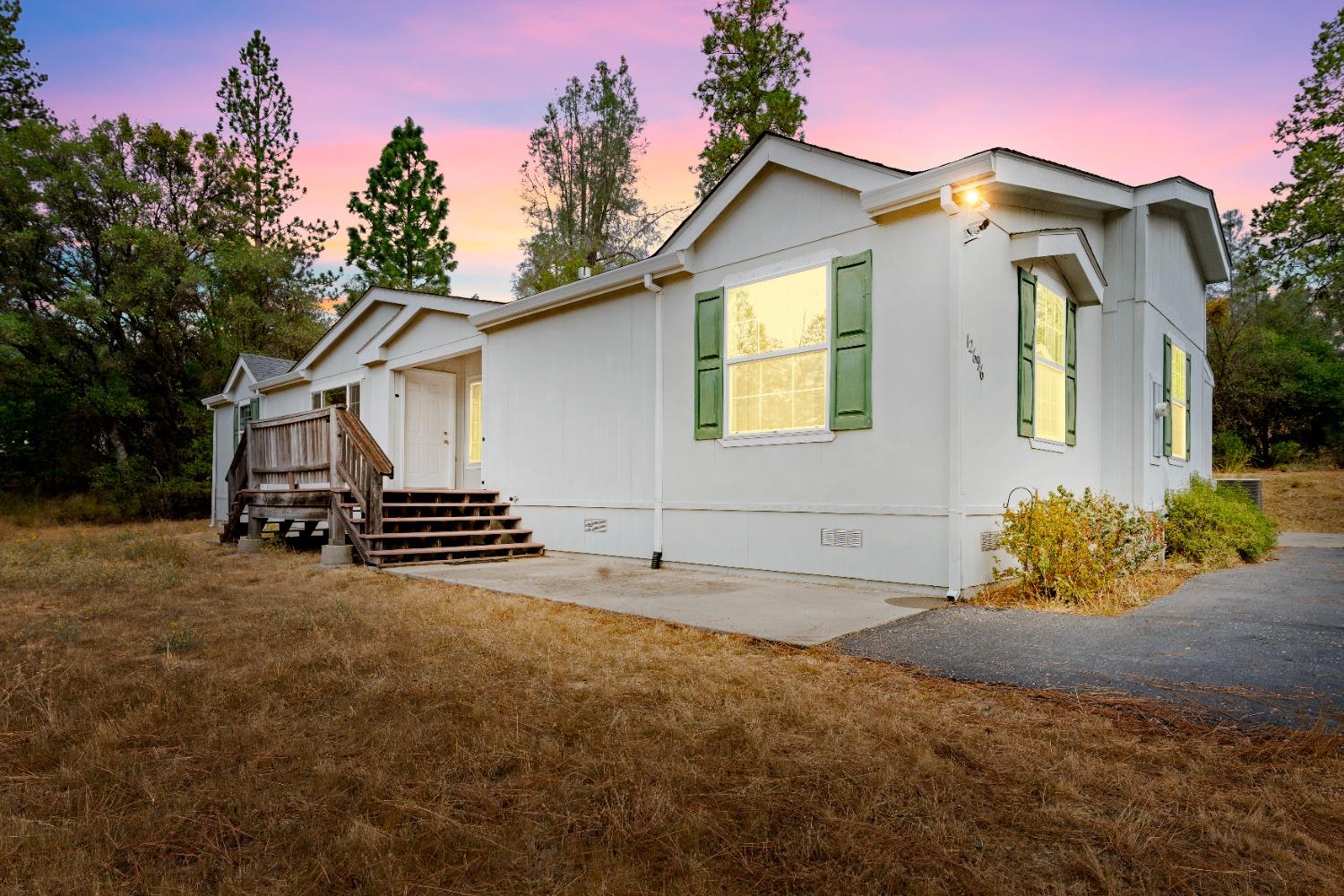 Detail Gallery Image 1 of 44 For 12696 Newtown Rd, Nevada City,  CA 95959 - 4 Beds | 2/1 Baths