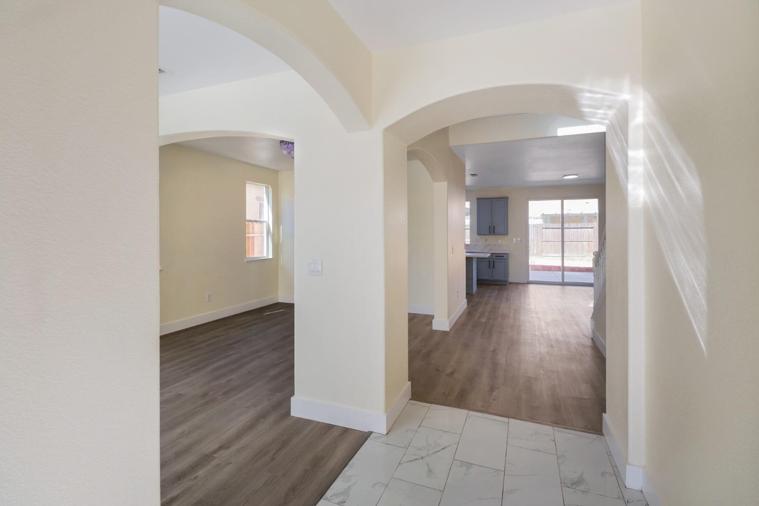 Detail Gallery Image 6 of 49 For 9344 Oreo Ranch Cir, Elk Grove,  CA 95624 - 4 Beds | 2/1 Baths