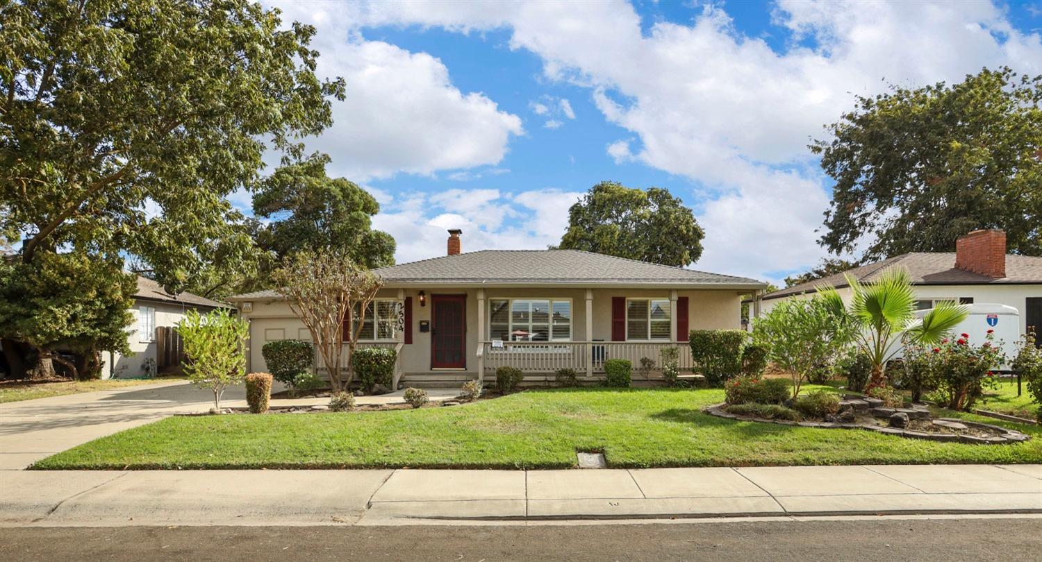 Detail Gallery Image 1 of 1 For 2504 W Mendocino Ave, Stockton,  CA 95204 - 3 Beds | 2 Baths