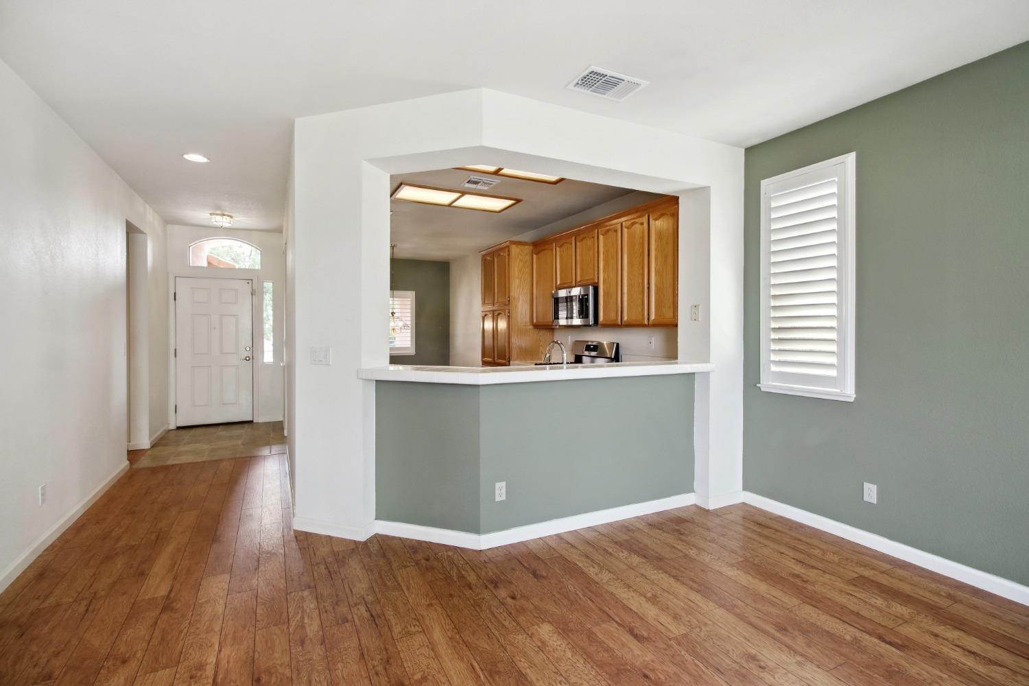 Detail Gallery Image 11 of 44 For 1424 Kerslake Cir, Folsom,  CA 95630 - 3 Beds | 2 Baths