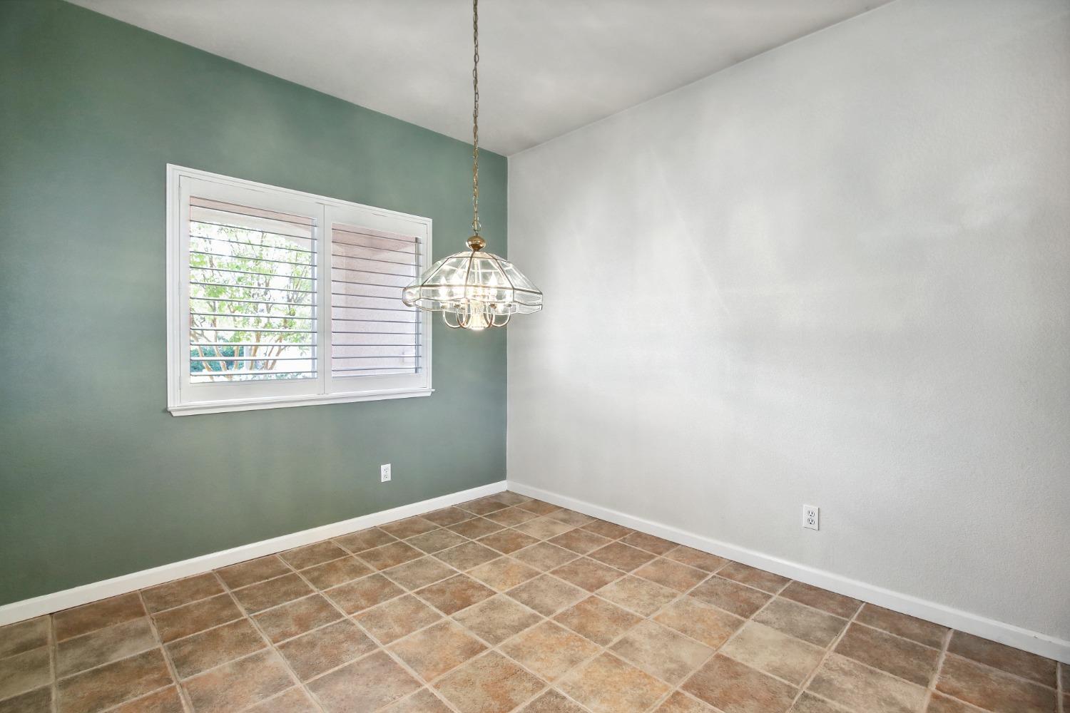 Detail Gallery Image 15 of 44 For 1424 Kerslake Cir, Folsom,  CA 95630 - 3 Beds | 2 Baths