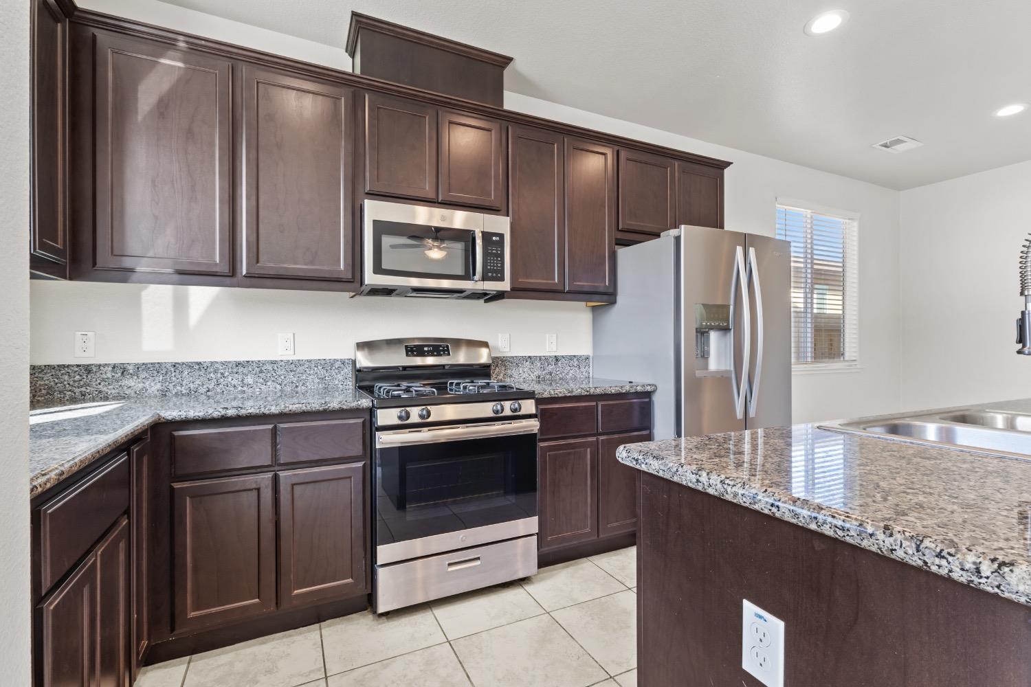 Detail Gallery Image 19 of 32 For 1478 Woodbury Ct, Merced,  CA 95348 - 3 Beds | 2 Baths