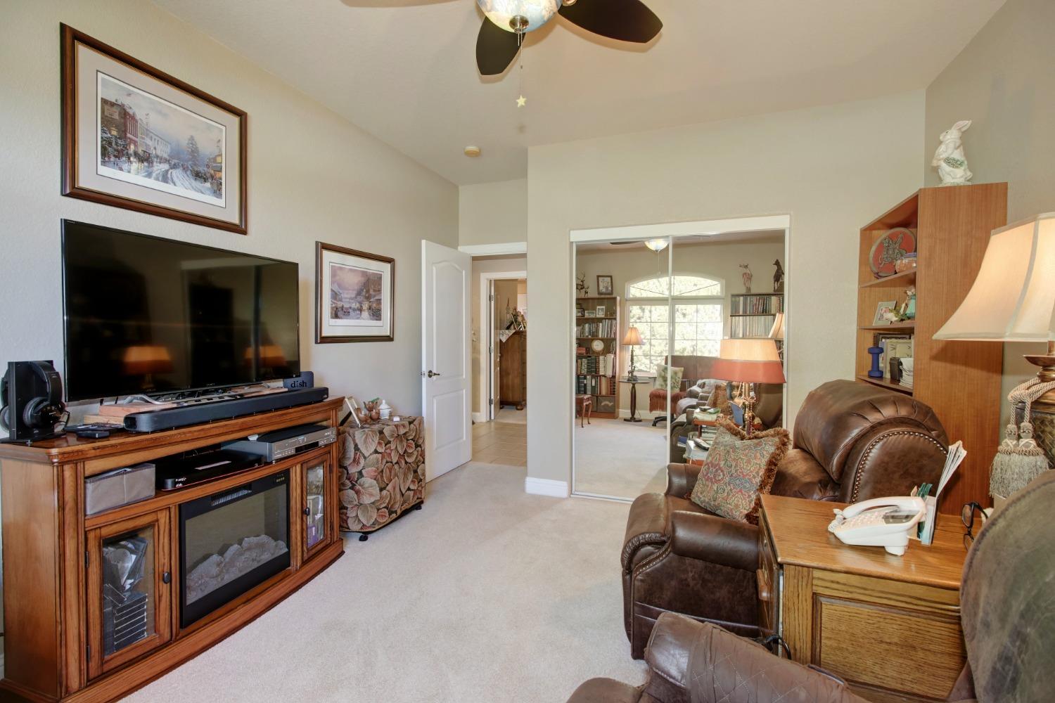 Detail Gallery Image 25 of 61 For 1062 Diamante Robles Ct, Diamond Springs,  CA 95619 - 4 Beds | 2/1 Baths