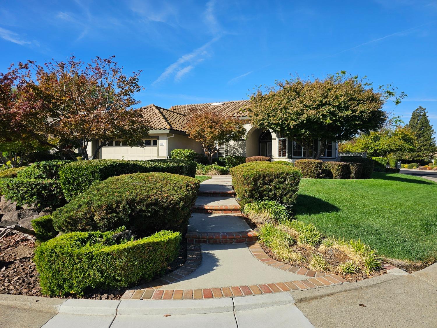 Detail Gallery Image 1 of 49 For 300 Comstock Ct, Roseville,  CA 95747 - 2 Beds | 2 Baths