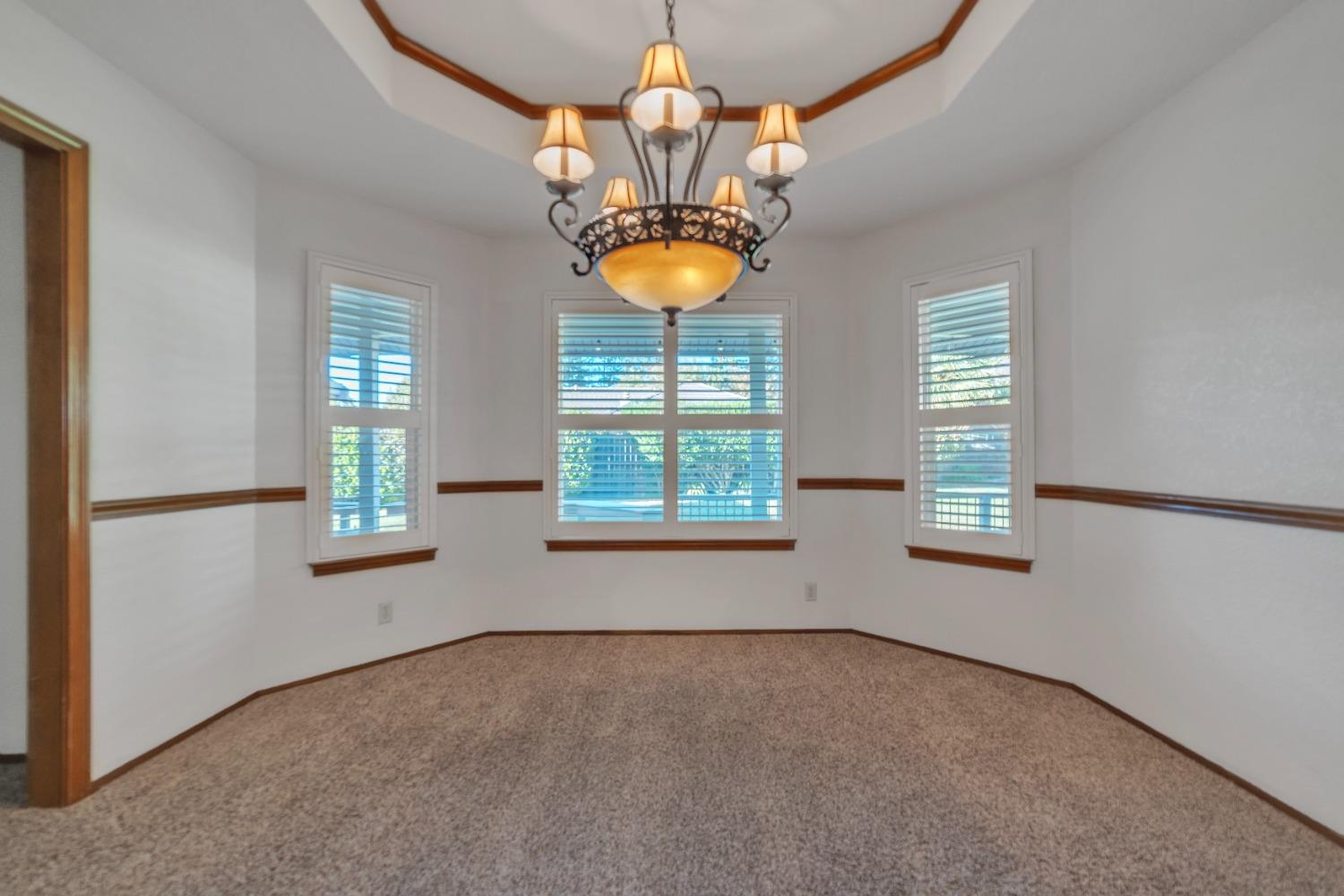 Detail Gallery Image 11 of 52 For 105 Oak Canyon Way, Folsom,  CA 95630 - 4 Beds | 2/1 Baths