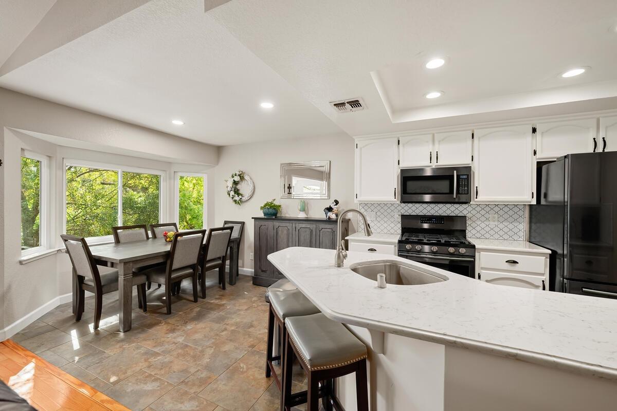 Detail Gallery Image 16 of 48 For 3601 Sawyer Ct, Diamond Springs,  CA 95619 - 3 Beds | 2 Baths