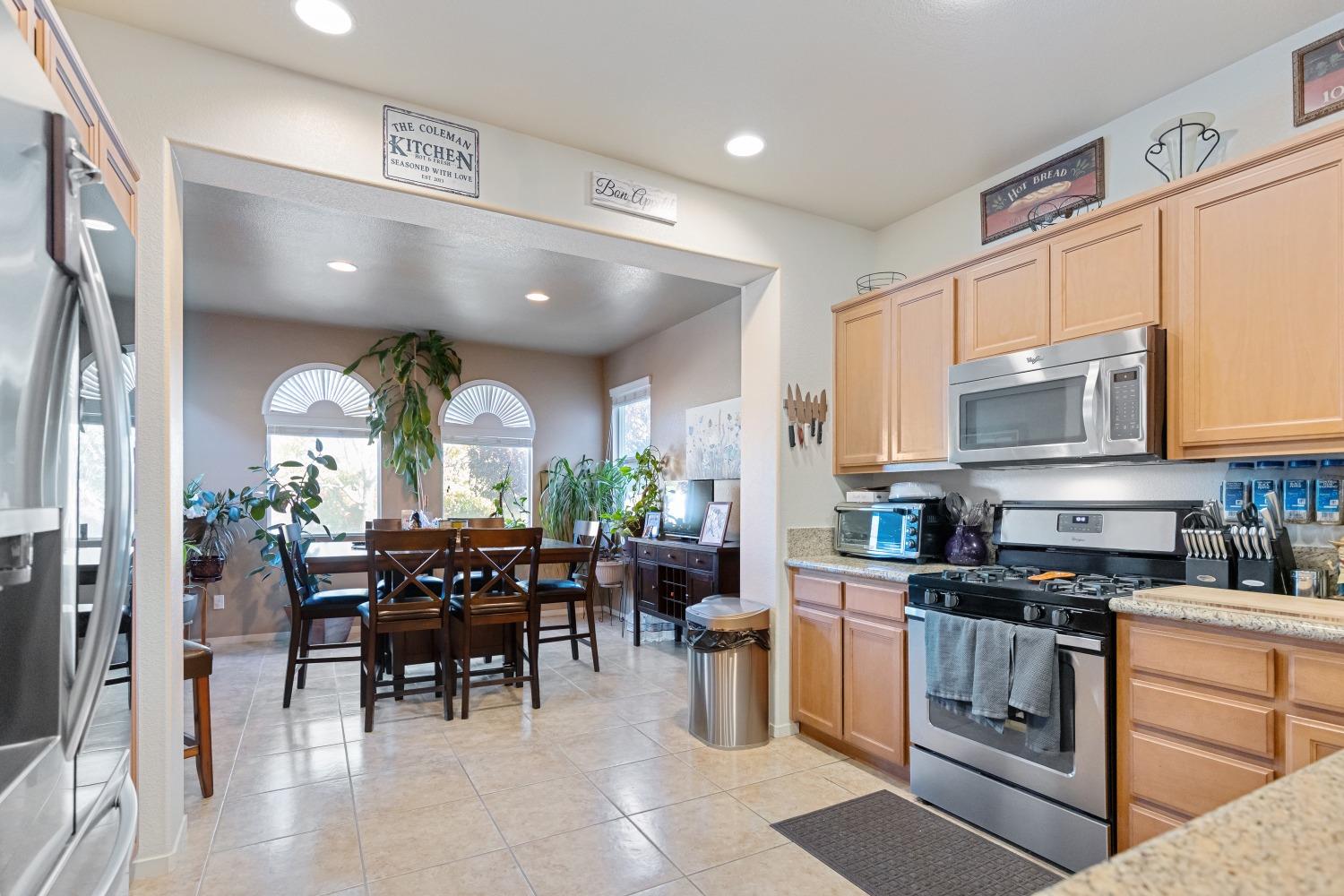 Detail Gallery Image 9 of 38 For 276 Colonial Trl, Lathrop,  CA 95330 - 3 Beds | 2 Baths