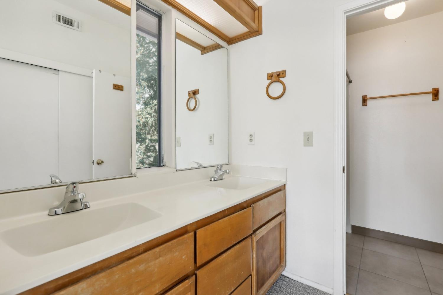 Detail Gallery Image 24 of 31 For 7032 Springmont Dr, Elk Grove,  CA 95758 - 3 Beds | 2/1 Baths