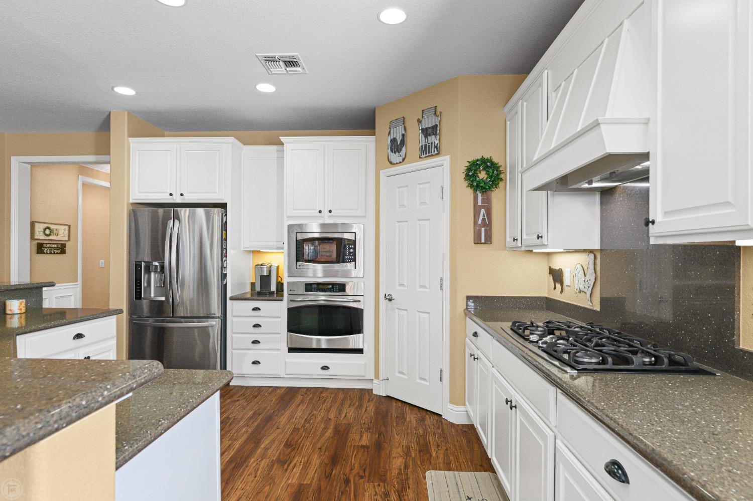 Detail Gallery Image 14 of 91 For 2395 Nutwood Pl, Manteca,  CA 95336 - 2 Beds | 2 Baths