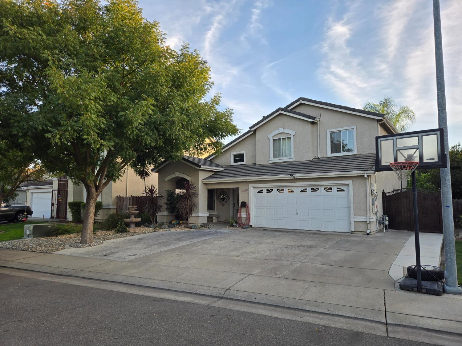 Detail Gallery Image 2 of 32 For 2654 Eagle Rock Cir, Stockton,  CA 95209 - 4 Beds | 2/1 Baths