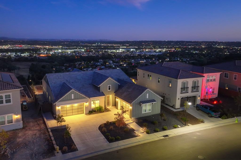 Detail Gallery Image 2 of 90 For 4058 Whitney Vista Ln, Rocklin,  CA 95677 - 4 Beds | 3/1 Baths