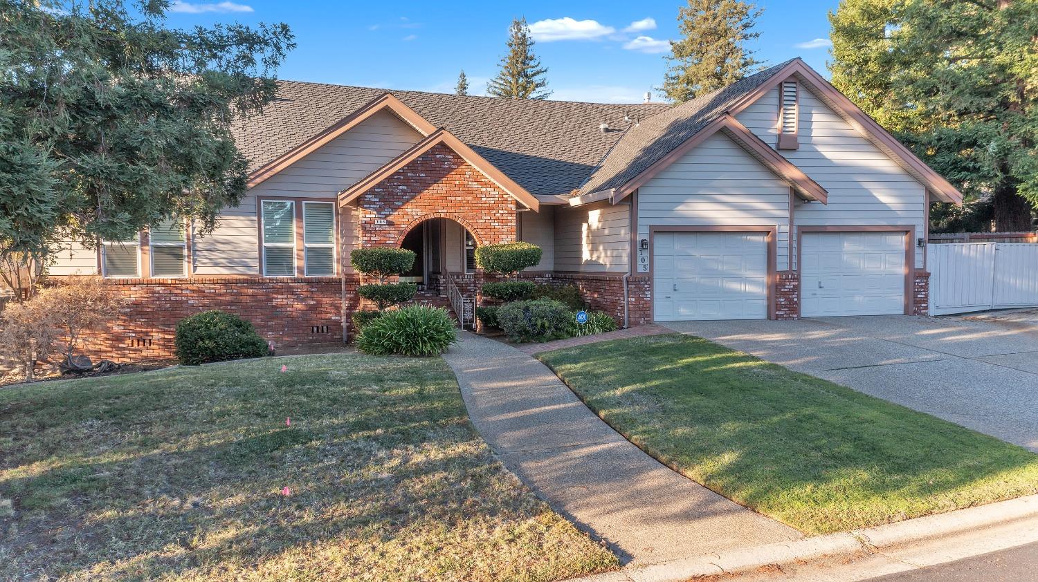 Detail Gallery Image 2 of 52 For 105 Oak Canyon Way, Folsom,  CA 95630 - 4 Beds | 2/1 Baths