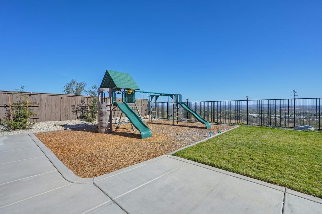 Detail Gallery Image 62 of 90 For 4058 Whitney Vista Ln, Rocklin,  CA 95677 - 4 Beds | 3/1 Baths