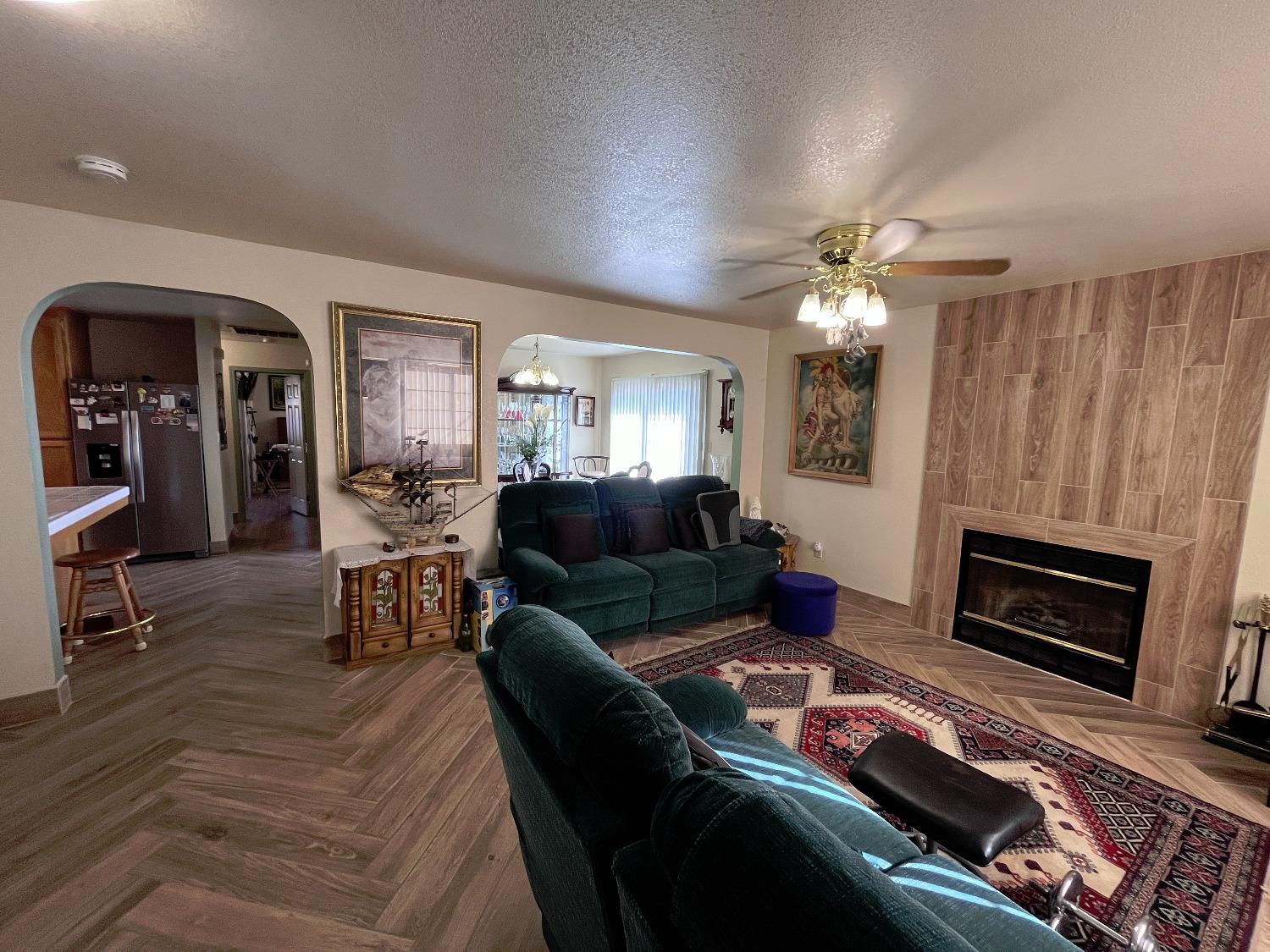 Detail Gallery Image 4 of 28 For 6712 N Cottage St, Winton,  CA 95388 - 3 Beds | 2 Baths