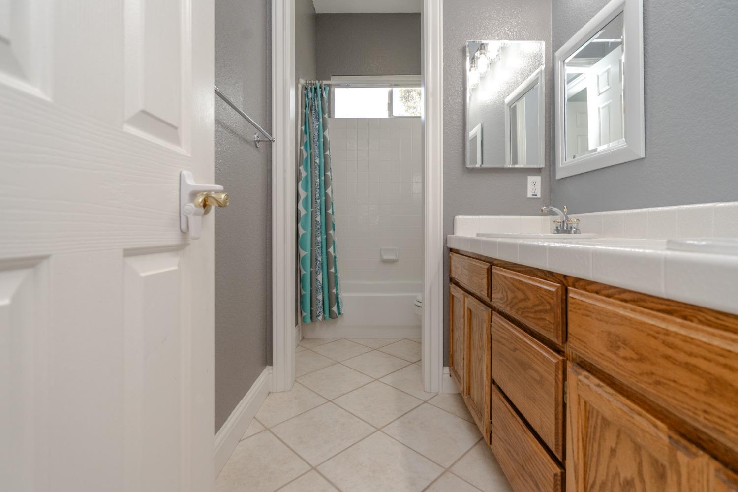 Detail Gallery Image 29 of 64 For 4901 Tiverton Ct, Rocklin,  CA 95677 - 4 Beds | 2/1 Baths