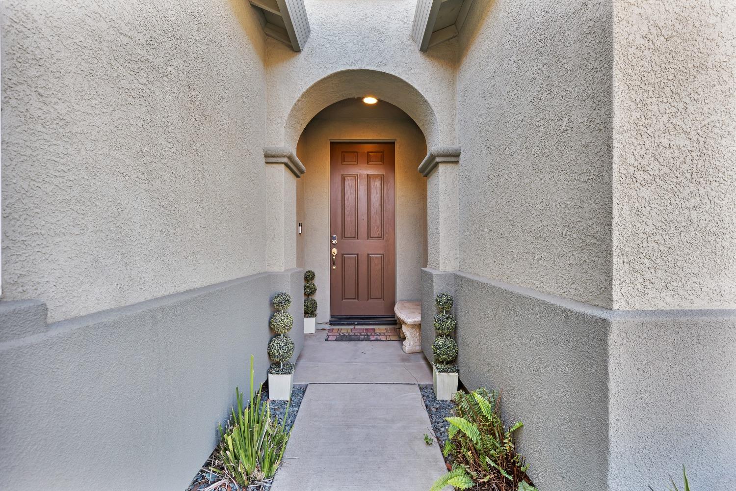 Detail Gallery Image 2 of 38 For 276 Colonial Trl, Lathrop,  CA 95330 - 3 Beds | 2 Baths