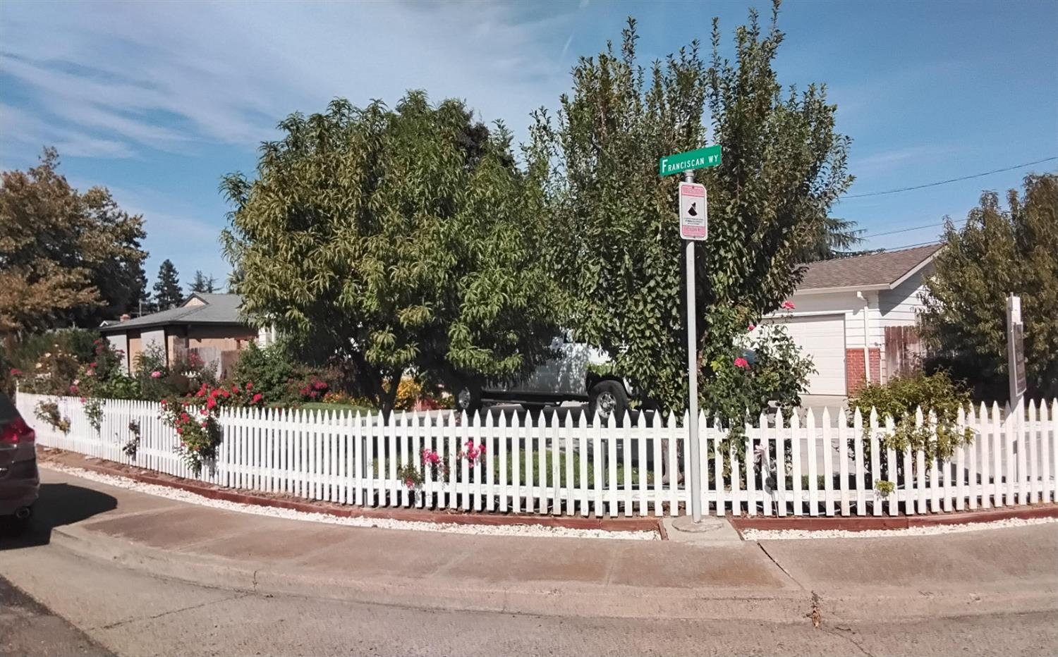 Detail Gallery Image 2 of 23 For 352 Panama Ave, Chico,  CA 95973 - 3 Beds | 2 Baths