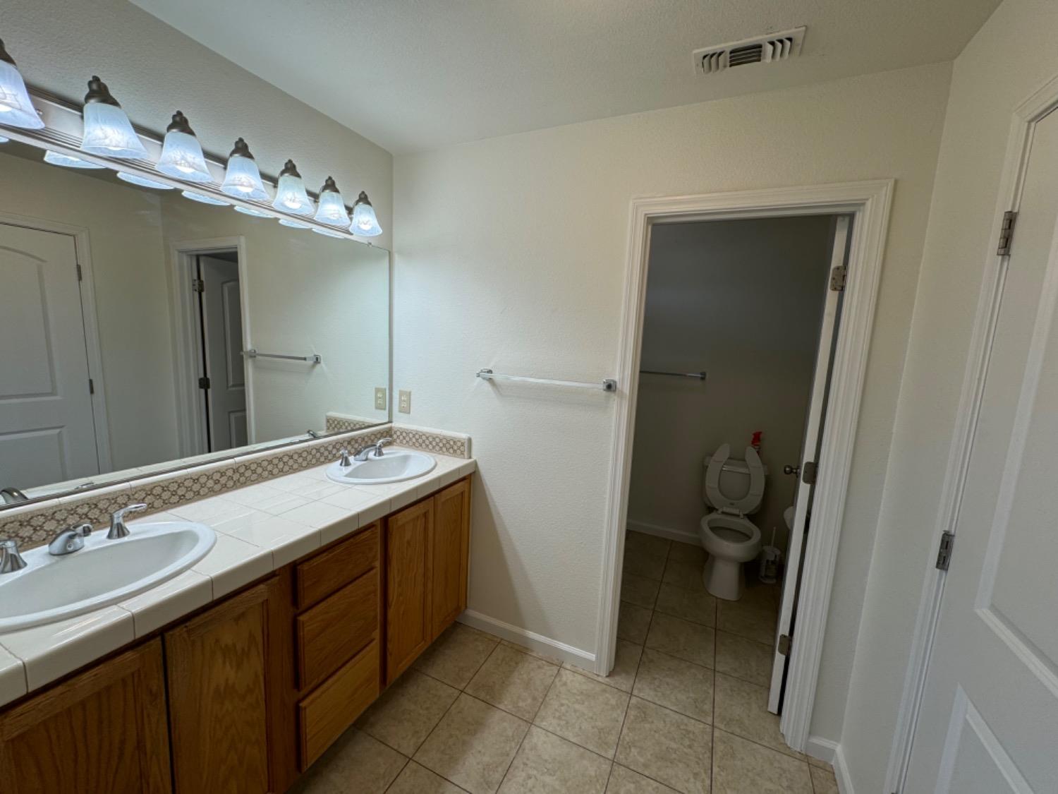 Detail Gallery Image 16 of 27 For 313 Hetherington Cir, Yuba City,  CA 95993 - 3 Beds | 2/1 Baths