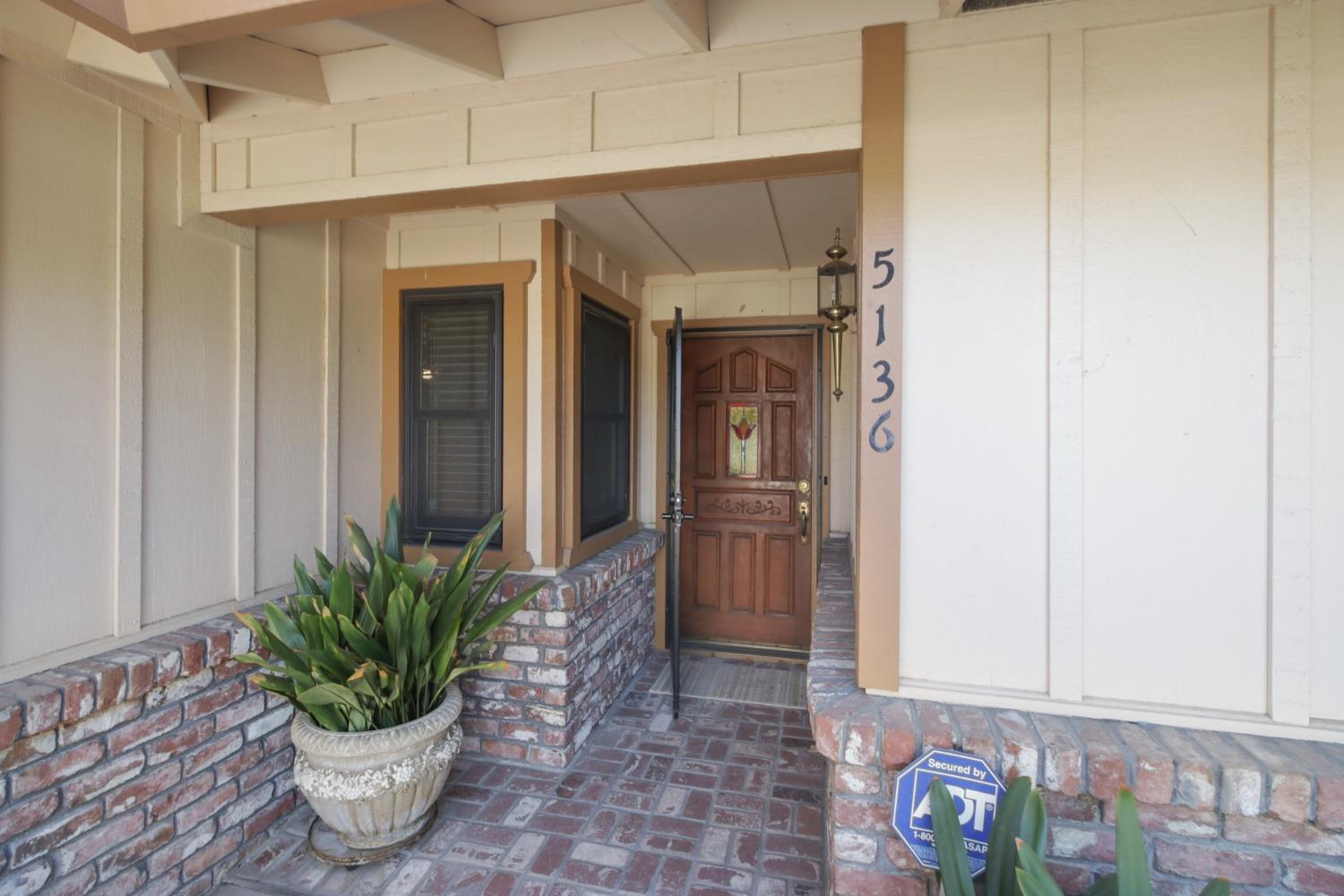 Detail Gallery Image 3 of 49 For 5136 Linda Lou Dr, Carmichael,  CA 95608 - 3 Beds | 2 Baths