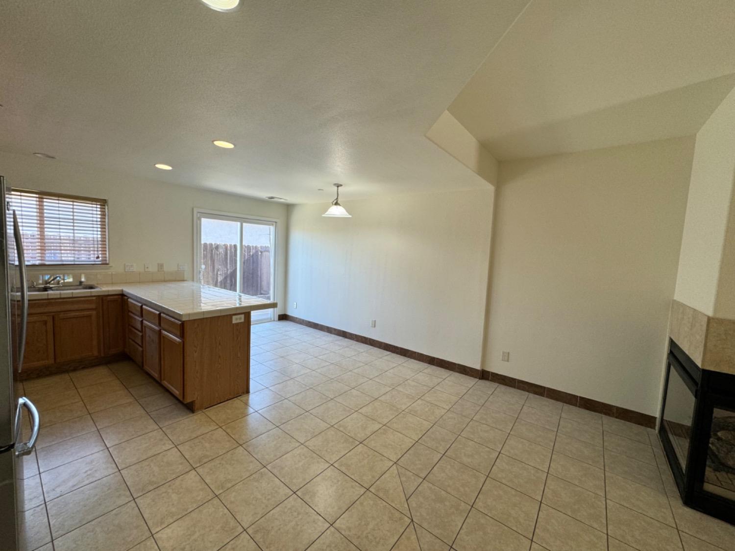 Detail Gallery Image 7 of 27 For 313 Hetherington Cir, Yuba City,  CA 95993 - 3 Beds | 2/1 Baths