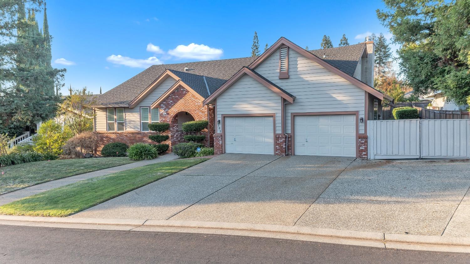 Detail Gallery Image 3 of 52 For 105 Oak Canyon Way, Folsom,  CA 95630 - 4 Beds | 2/1 Baths