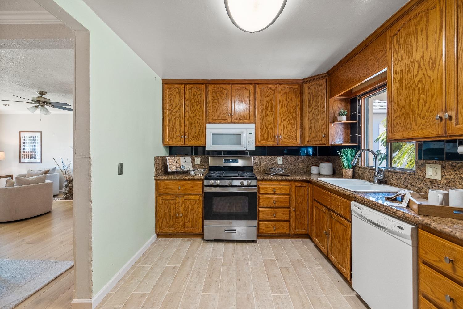 Detail Gallery Image 21 of 52 For 4700 Attawa Ave, Sacramento,  CA 95822 - 2 Beds | 1/1 Baths