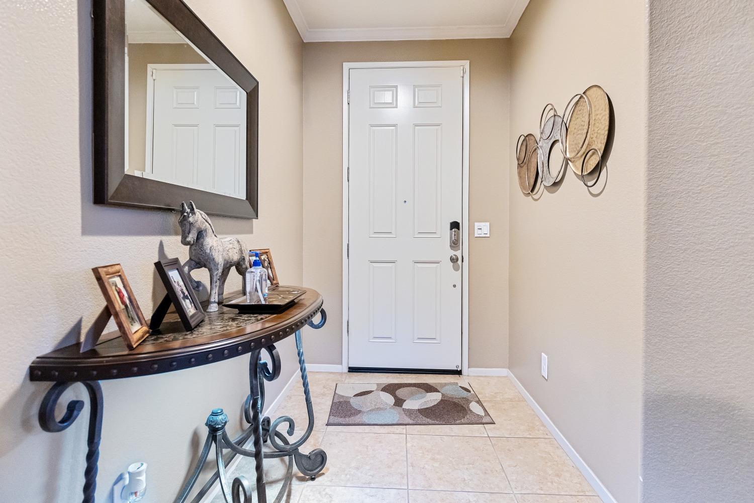 Detail Gallery Image 4 of 38 For 276 Colonial Trl, Lathrop,  CA 95330 - 3 Beds | 2 Baths