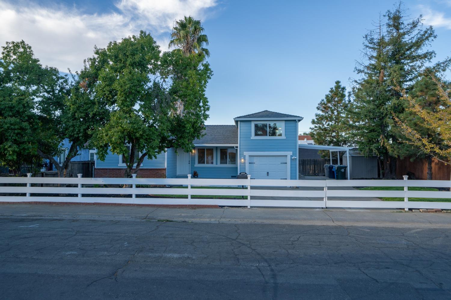 Detail Gallery Image 3 of 34 For 3231 32nd Ave, Sacramento,  CA 95824 - 3 Beds | 1/1 Baths