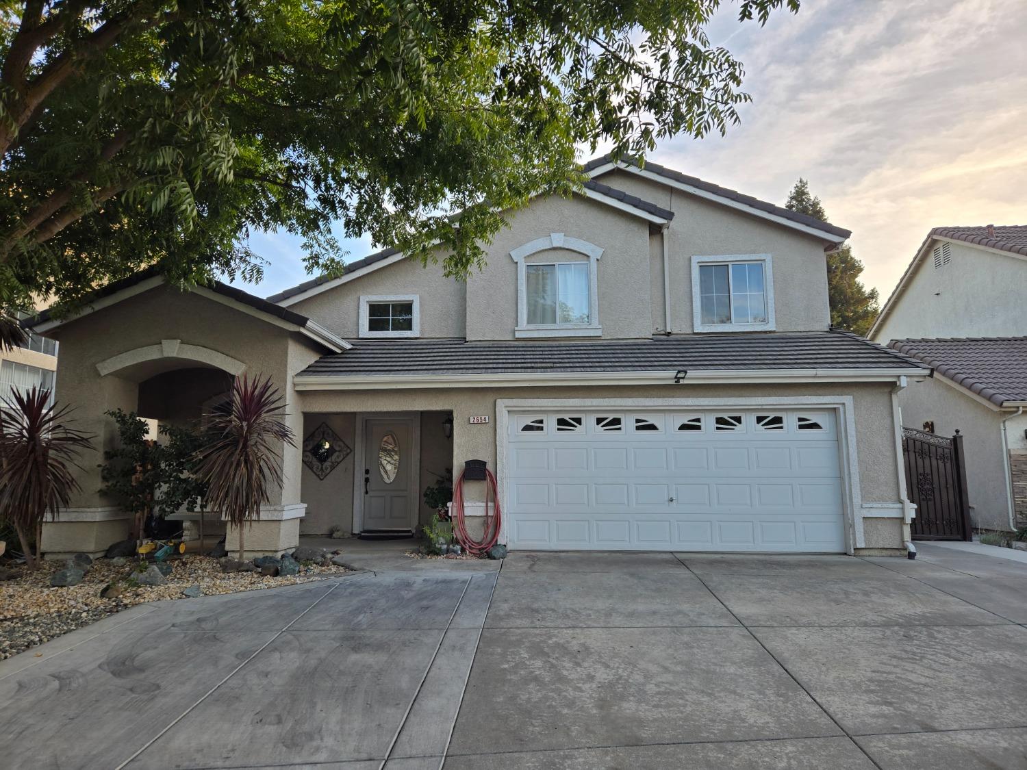 Detail Gallery Image 1 of 32 For 2654 Eagle Rock Cir, Stockton,  CA 95209 - 4 Beds | 2/1 Baths