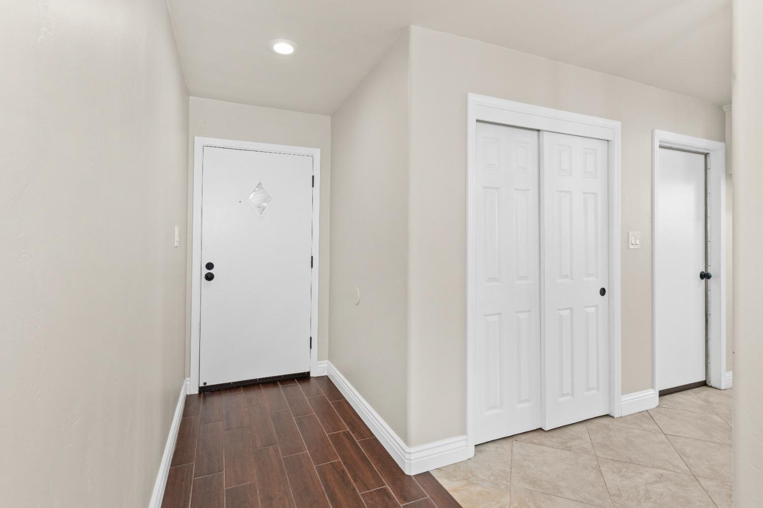 Detail Gallery Image 9 of 42 For 7577 Titian Pkwy, Sacramento,  CA 95823 - 4 Beds | 2 Baths