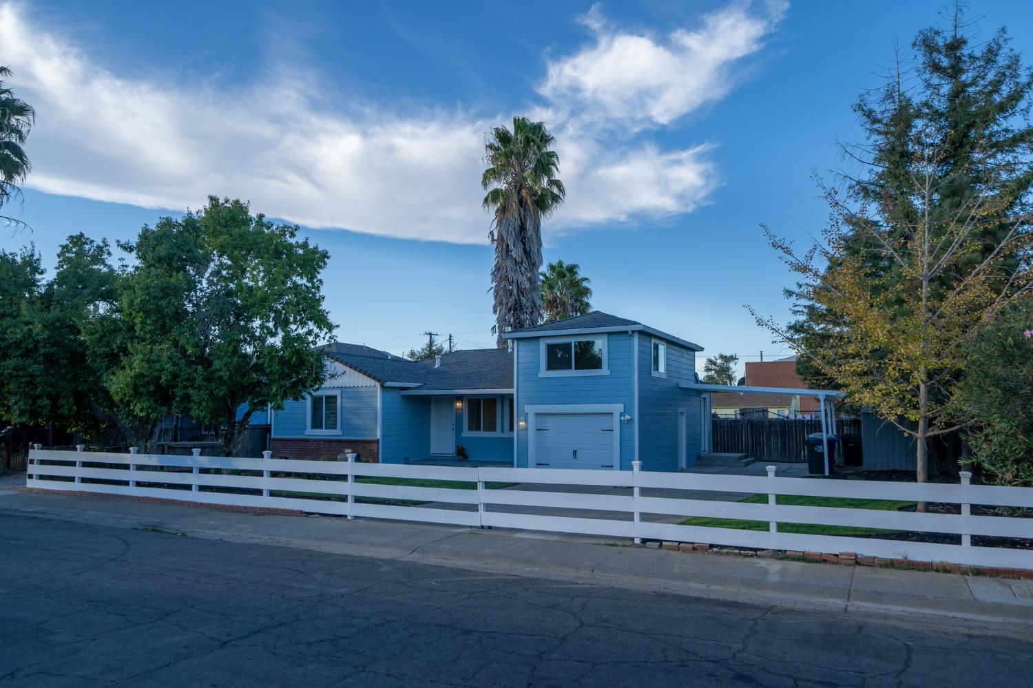 Detail Gallery Image 4 of 34 For 3231 32nd Ave, Sacramento,  CA 95824 - 3 Beds | 1/1 Baths