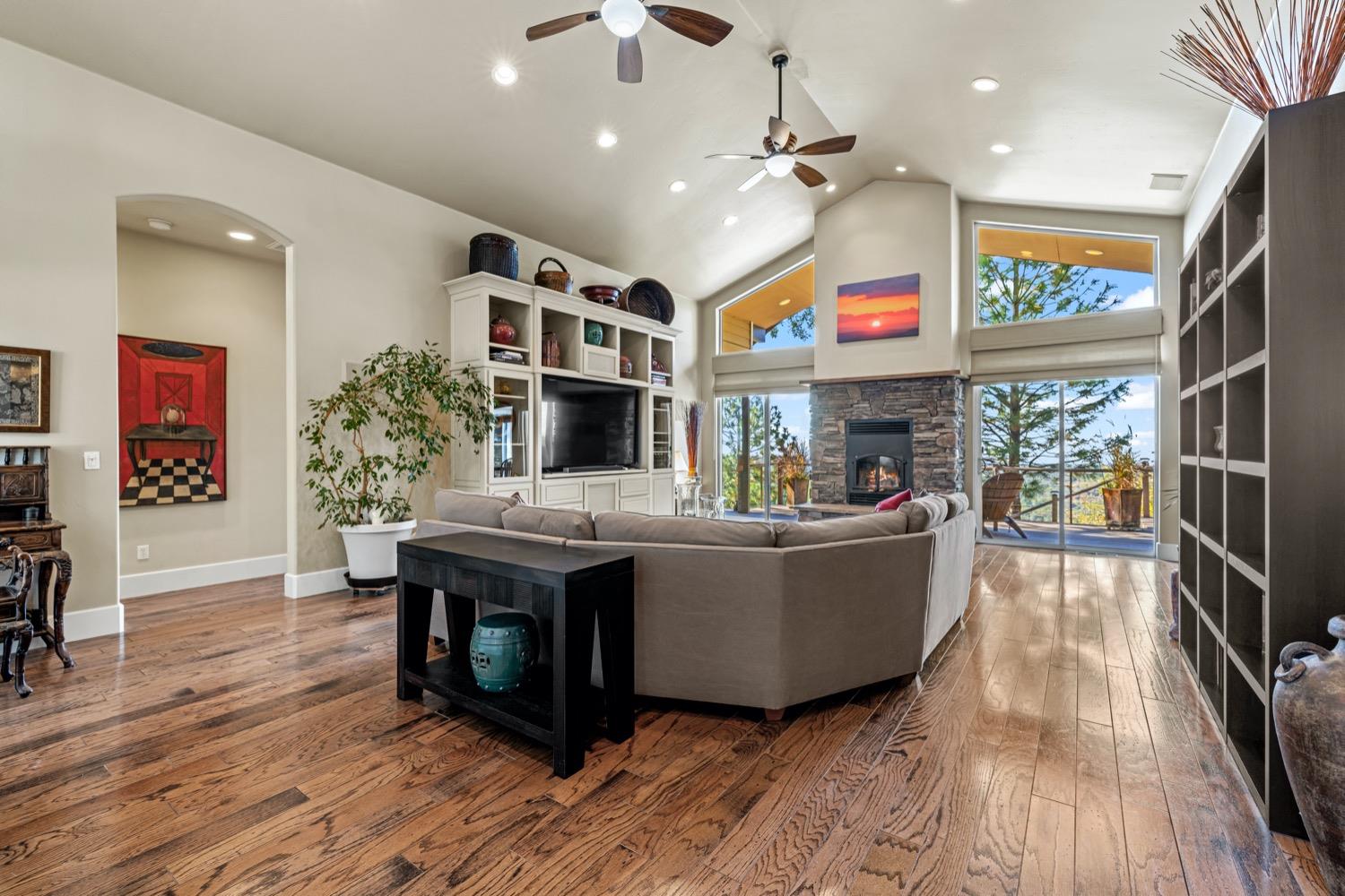 Detail Gallery Image 6 of 67 For 4686 Pinta Ct, Camino,  CA 95709 - 3 Beds | 3/2 Baths