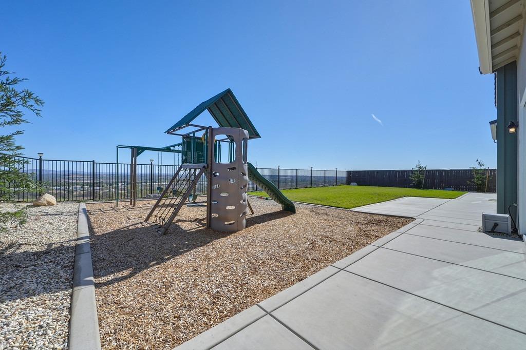 Detail Gallery Image 63 of 90 For 4058 Whitney Vista Ln, Rocklin,  CA 95677 - 4 Beds | 3/1 Baths