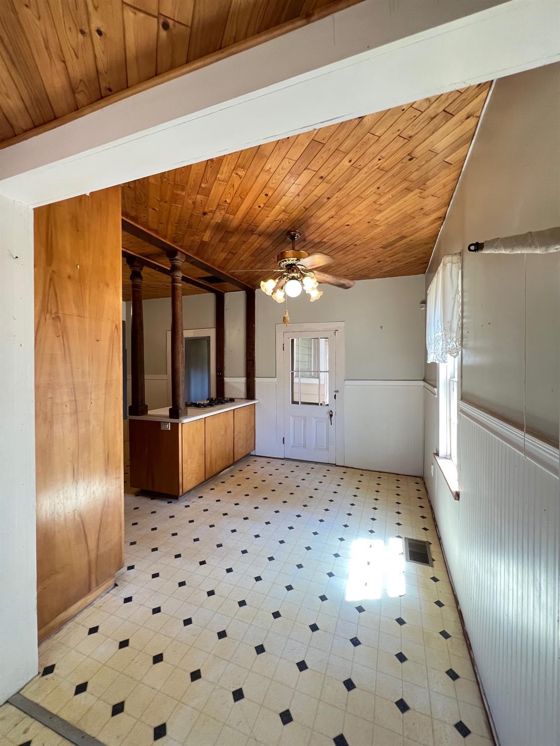 Detail Gallery Image 14 of 48 For 622 H St, Marysville,  CA 95901 - 4 Beds | 2/1 Baths