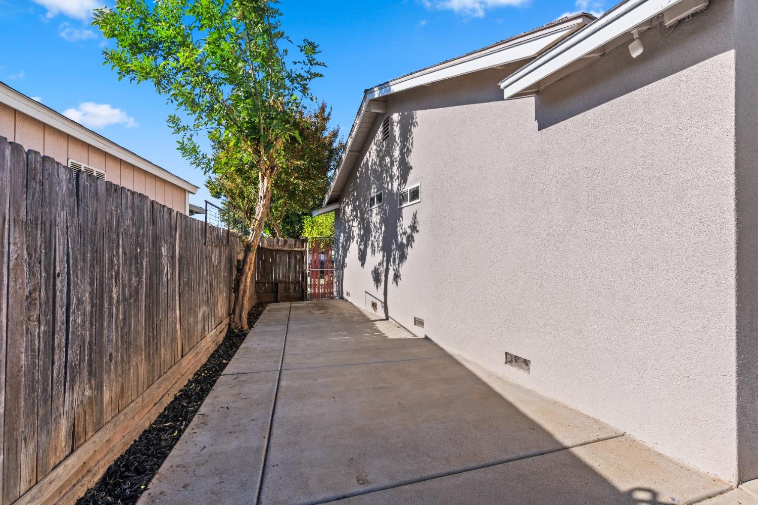 Detail Gallery Image 41 of 42 For 7577 Titian Pkwy, Sacramento,  CA 95823 - 4 Beds | 2 Baths