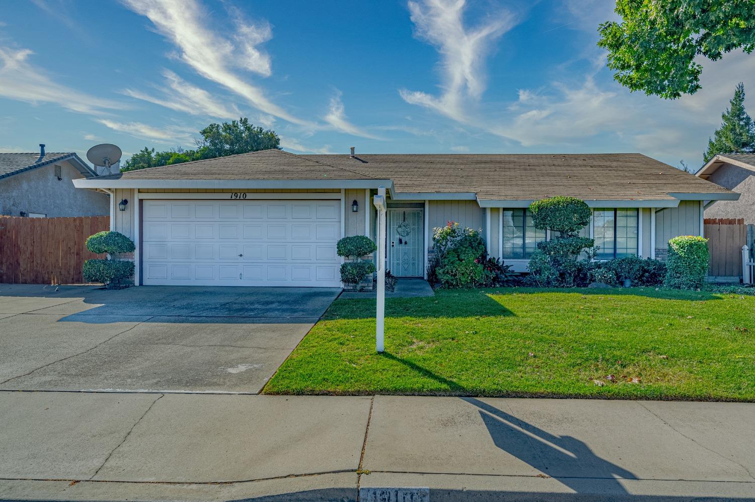 Detail Gallery Image 4 of 57 For 1910 W Chamberlain Dr, Turlock,  CA 95382 - 3 Beds | 2 Baths