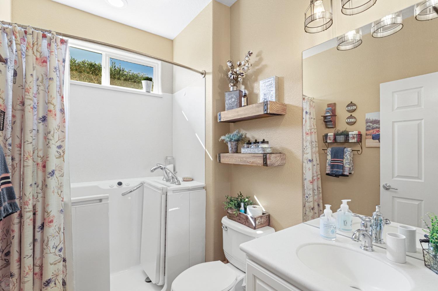 Detail Gallery Image 33 of 91 For 2395 Nutwood Pl, Manteca,  CA 95336 - 2 Beds | 2 Baths