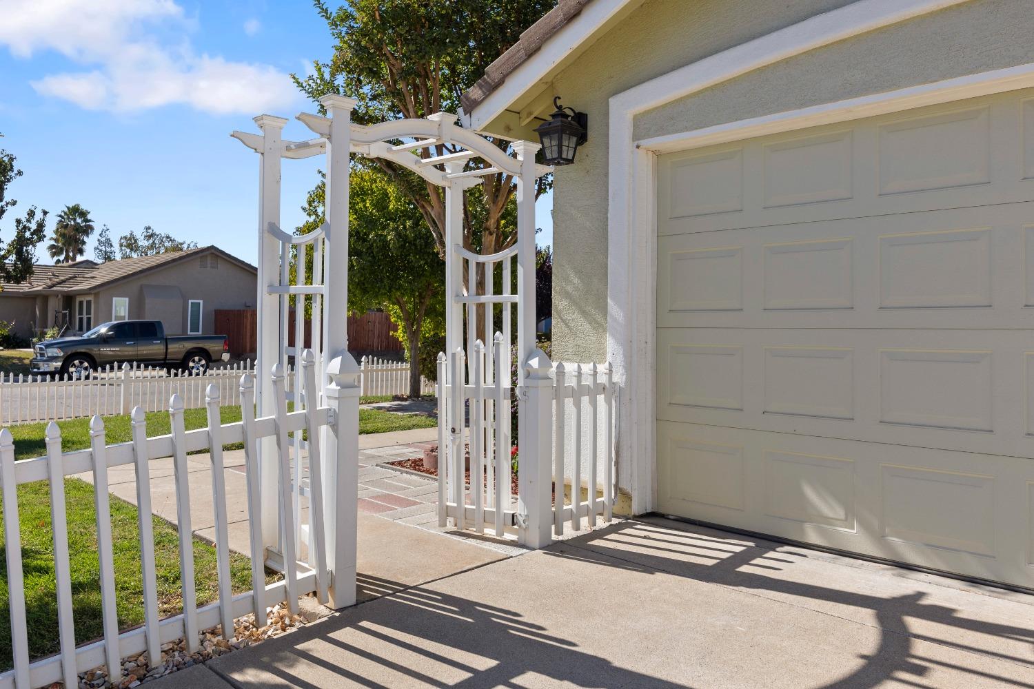 Detail Gallery Image 4 of 37 For 1154 Amberhill Ave, Galt,  CA 95632 - 3 Beds | 2 Baths