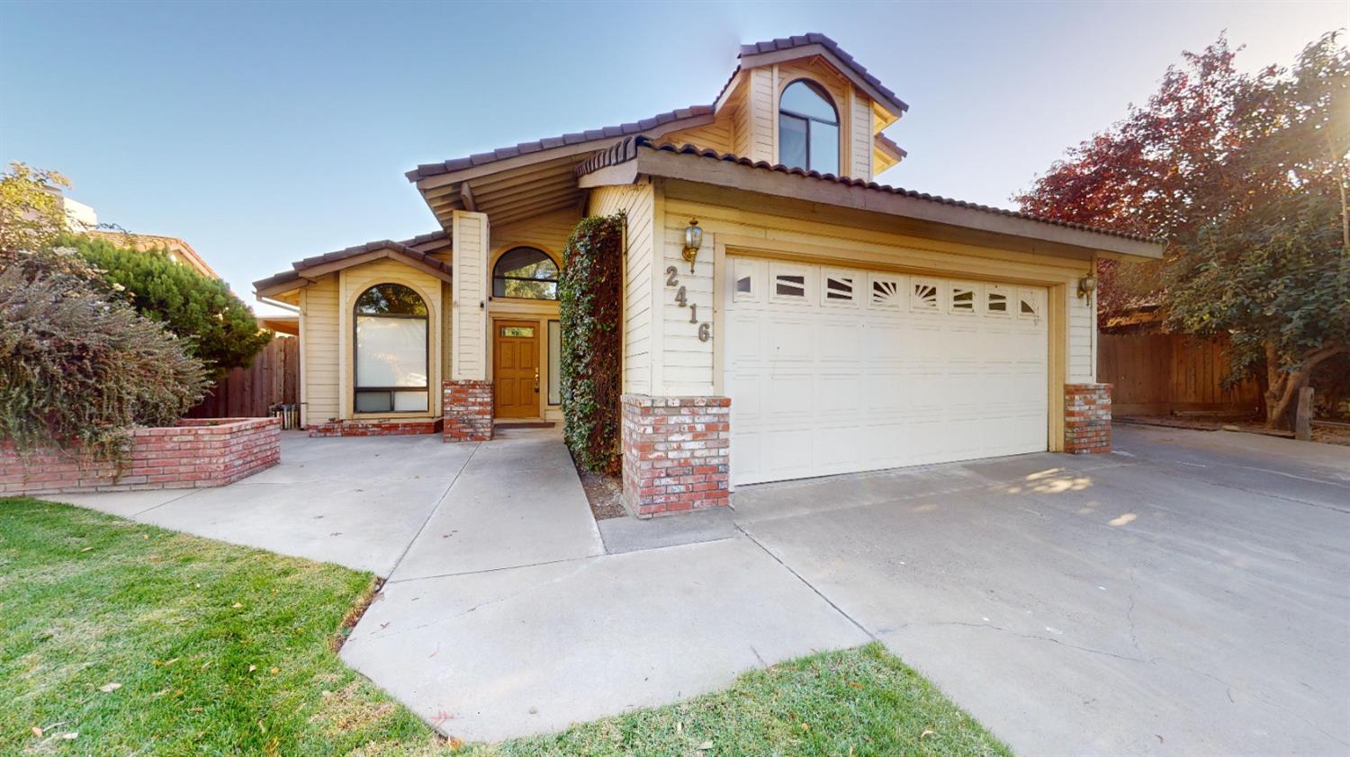 Detail Gallery Image 1 of 13 For 2416 Southfork Ln., Modesto,  CA 95355 - 3 Beds | 2/1 Baths