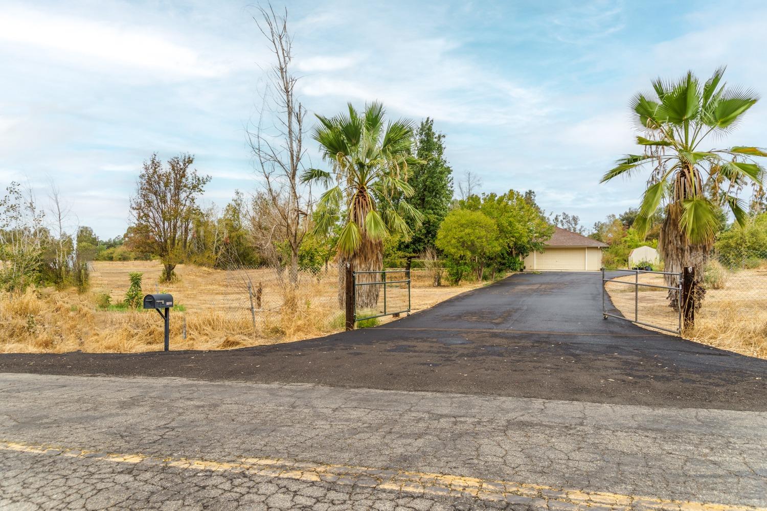 Detail Gallery Image 3 of 51 For 12089 Walmort Rd, Wilton,  CA 95693 - 4 Beds | 2 Baths