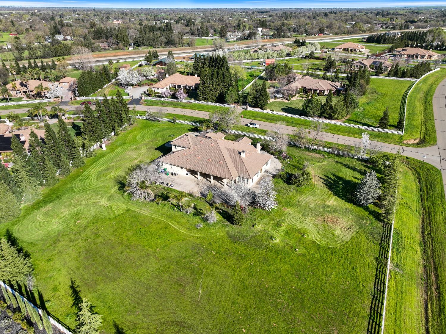 Detail Gallery Image 6 of 34 For 12660 Jodhpur Ct, Wilton,  CA 95693 - 5 Beds | 5/1 Baths